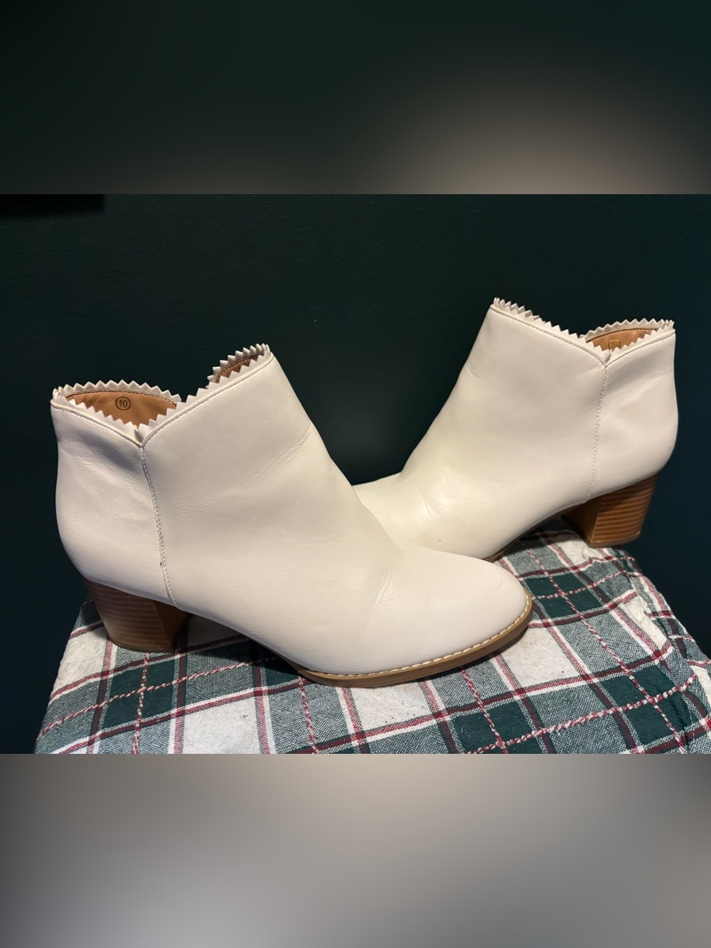 Women’s White Ankle Boots - Sleek Zip-On Design